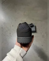 Nike TRAVIS SCOTT X JORDAN 1 RETRO LOW OG SP BROWN — головне фото товару